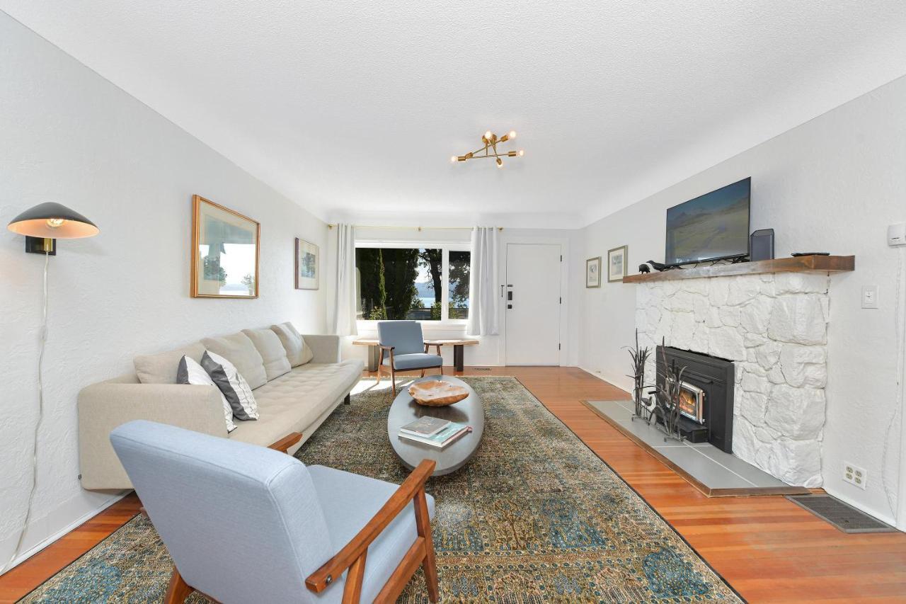The Bayside Cottage North Saanich Exterior photo