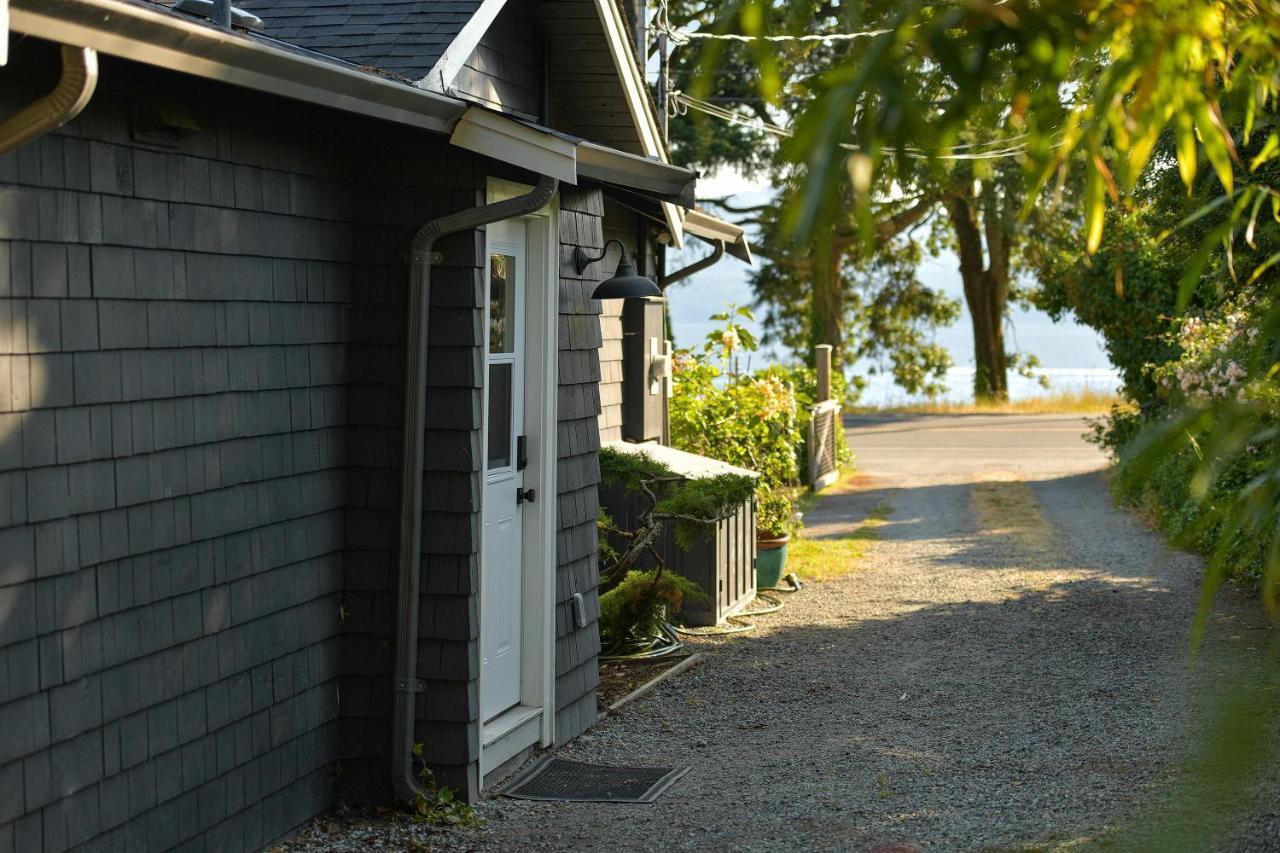 The Bayside Cottage North Saanich Exterior photo