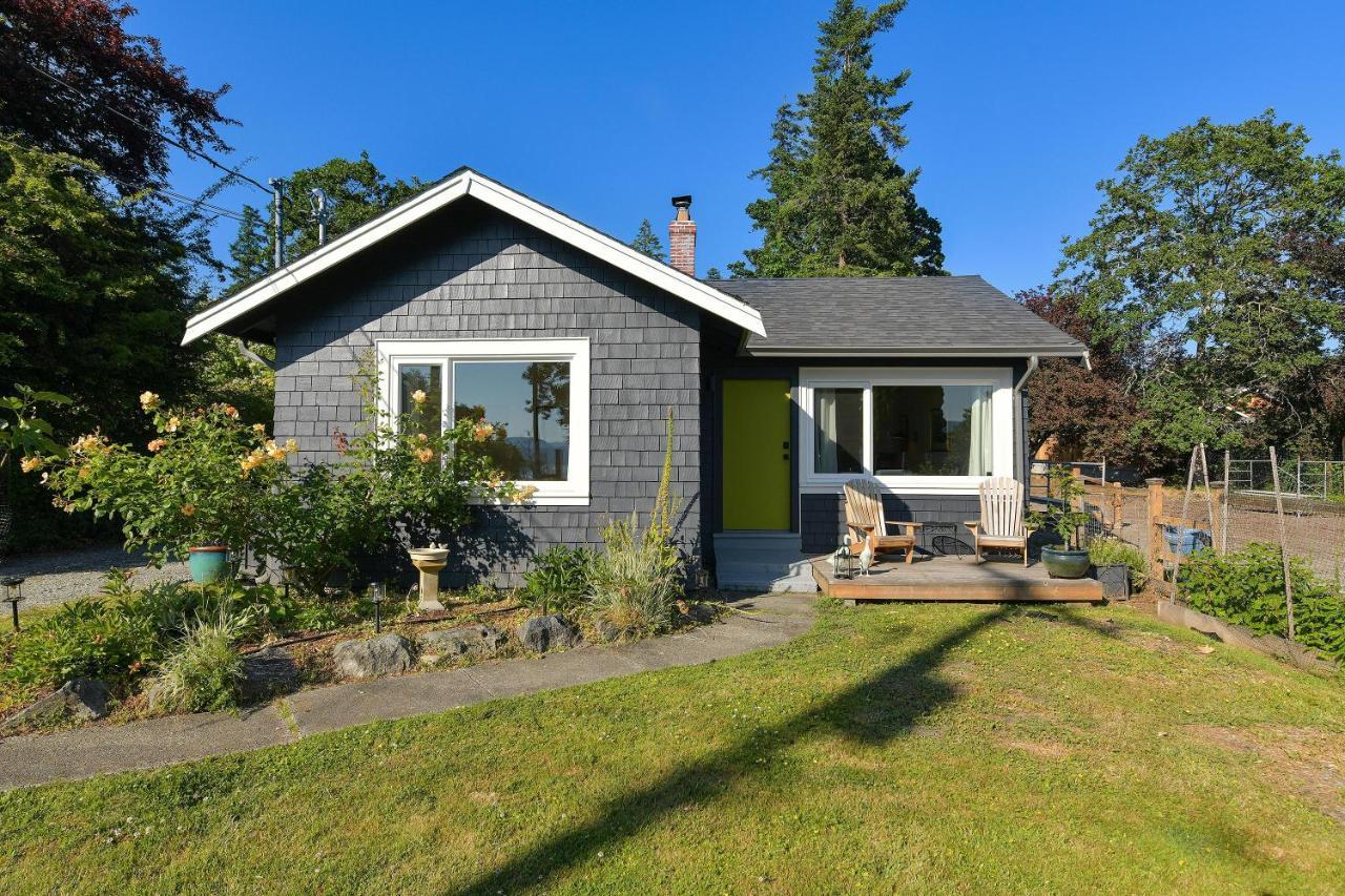 The Bayside Cottage North Saanich Exterior photo