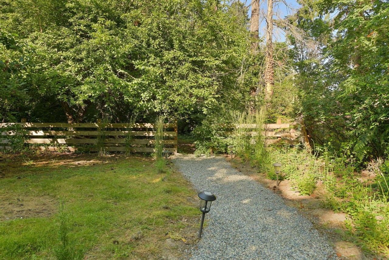 The Bayside Cottage North Saanich Exterior photo