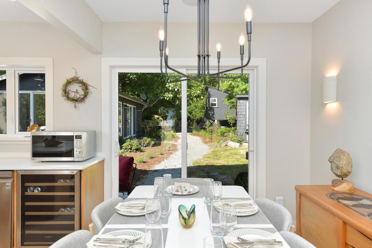 The Bayside Cottage North Saanich Exterior photo