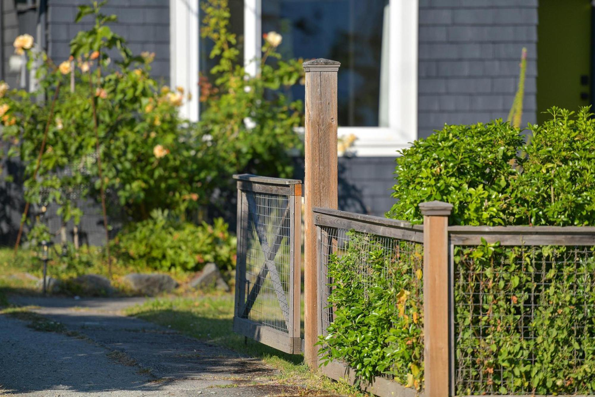 The Bayside Cottage North Saanich Exterior photo