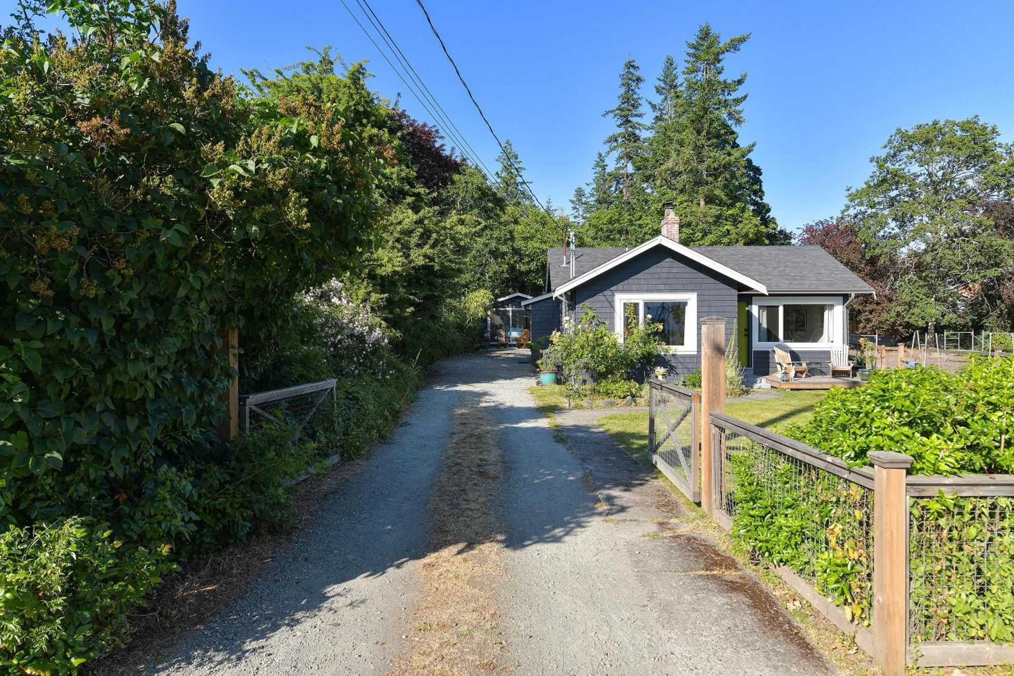 The Bayside Cottage North Saanich Exterior photo