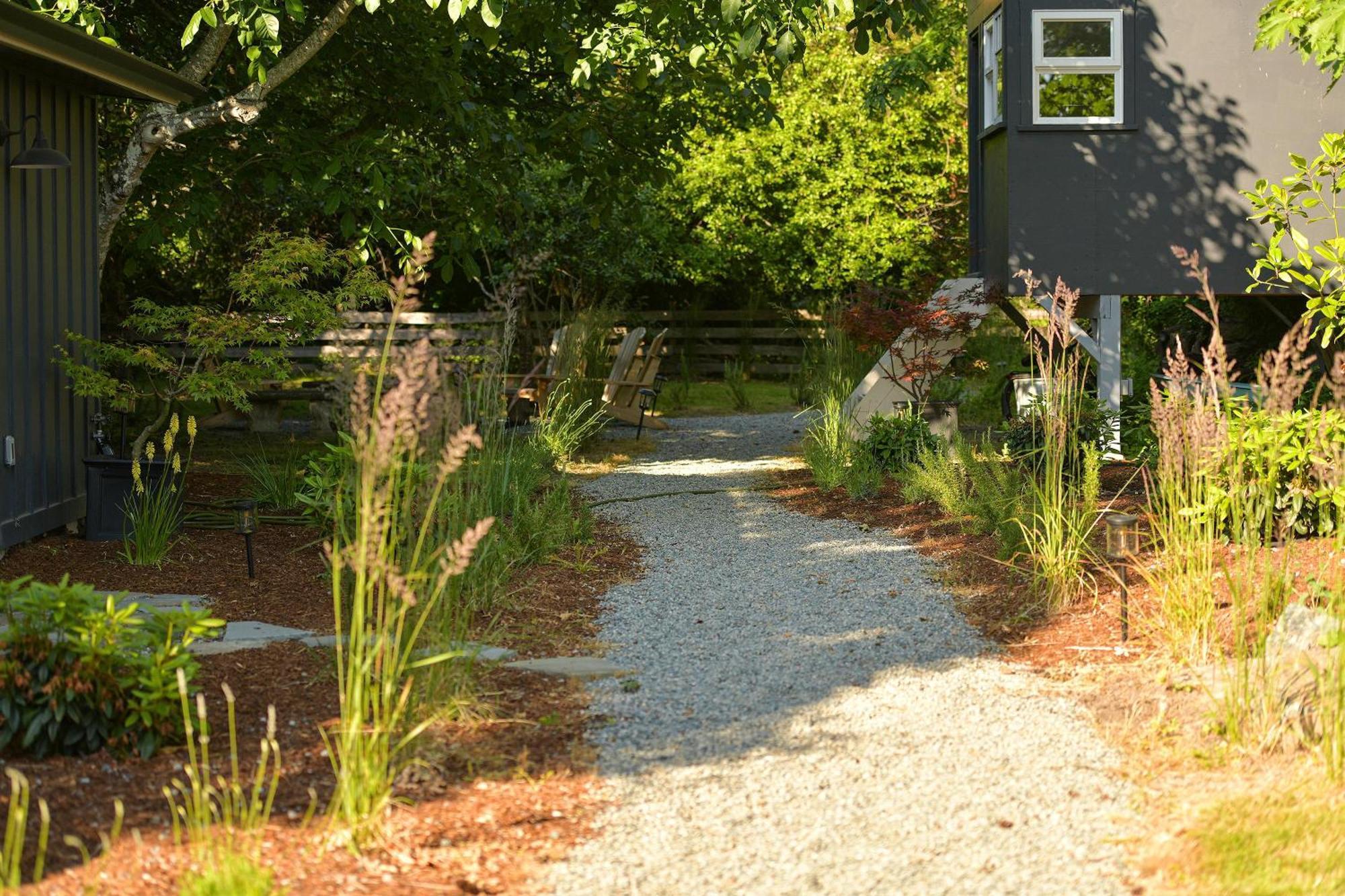 The Bayside Cottage North Saanich Exterior photo