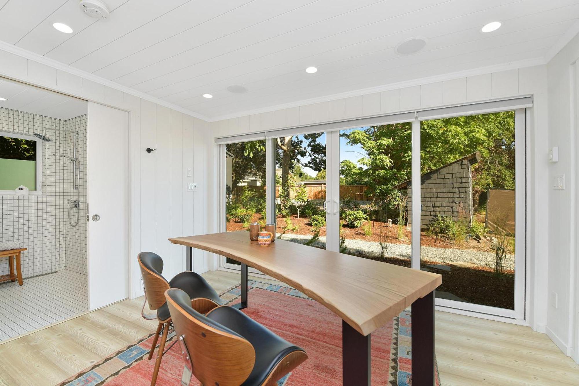 The Bayside Cottage North Saanich Exterior photo