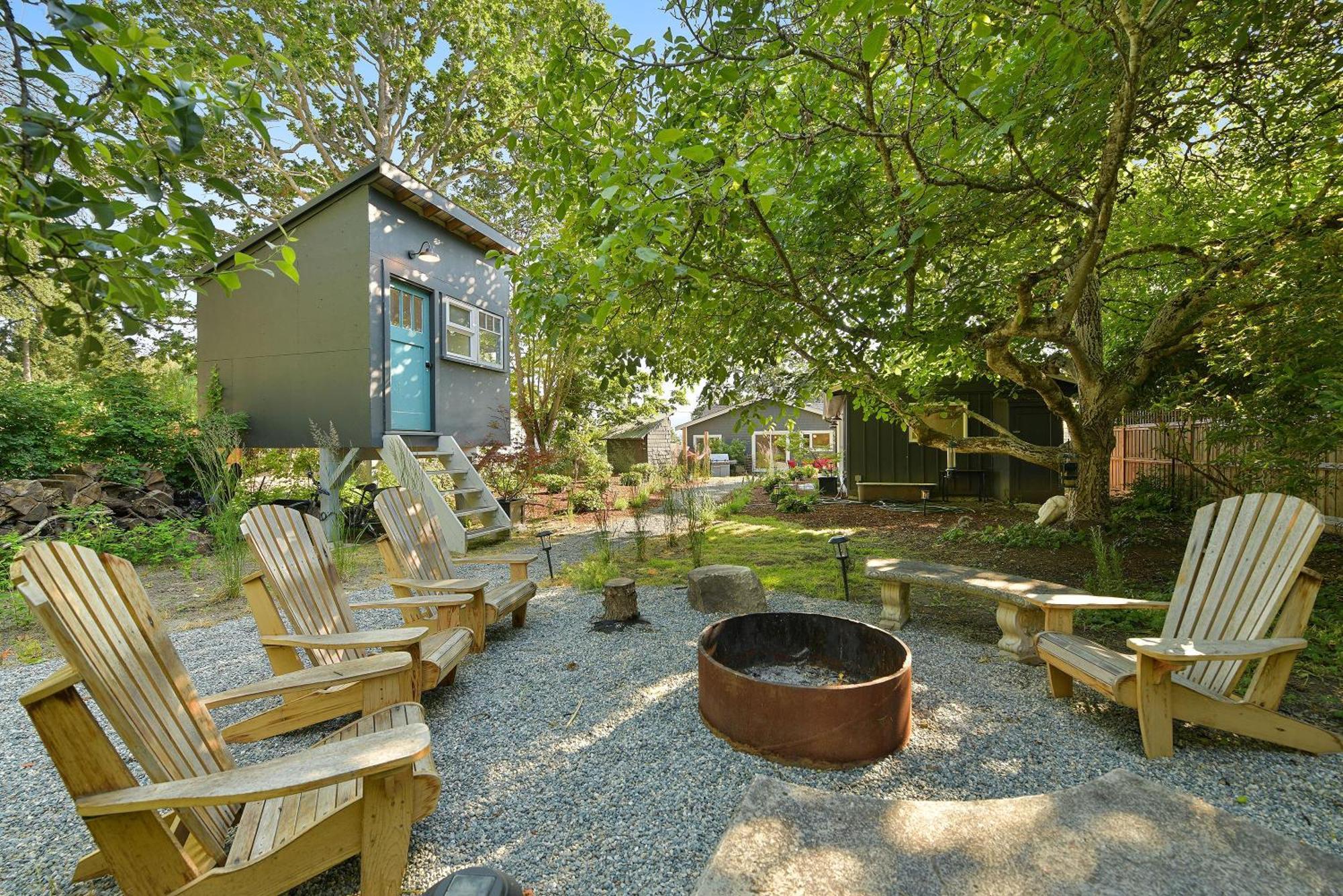 The Bayside Cottage North Saanich Exterior photo