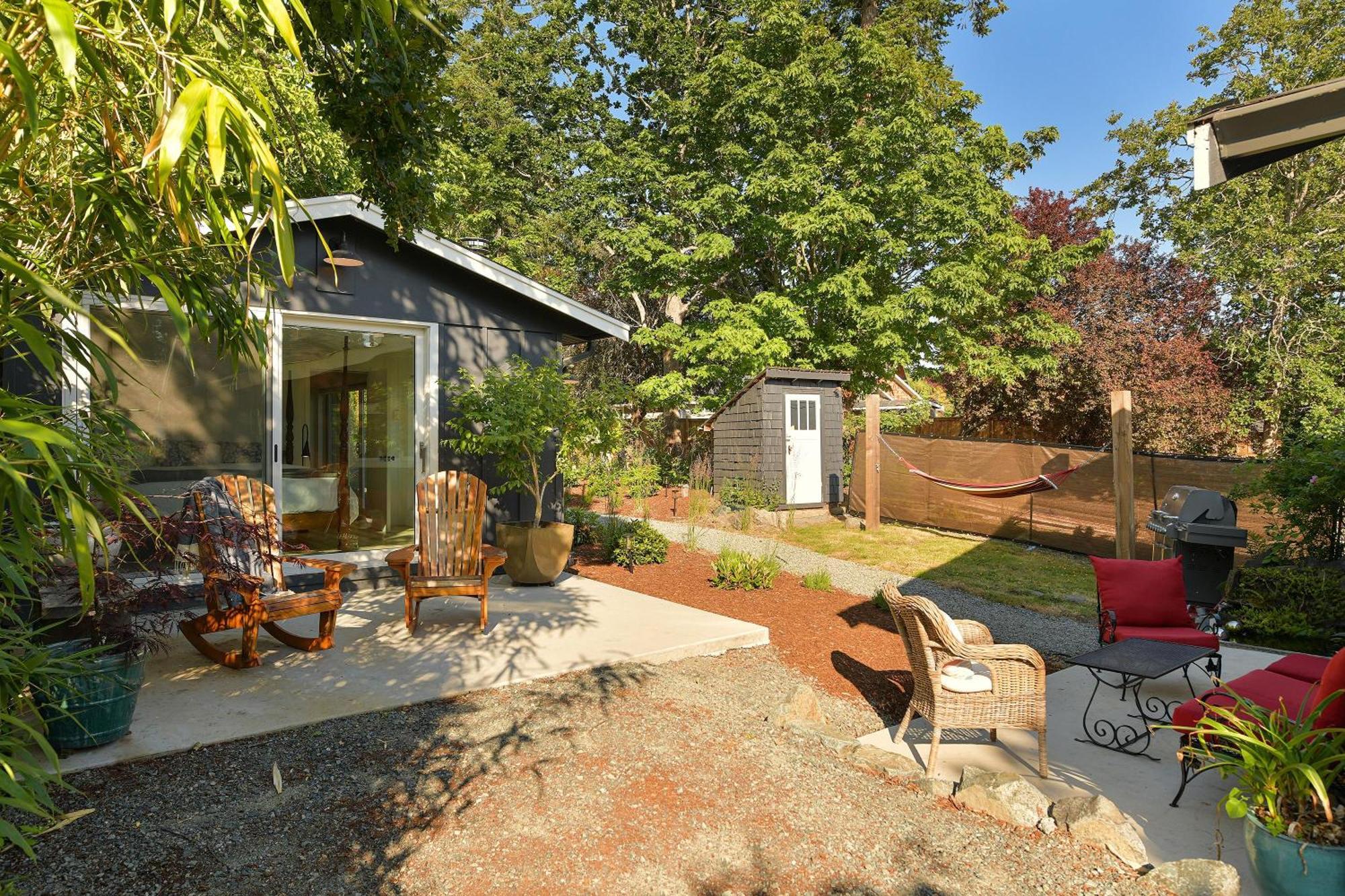 The Bayside Cottage North Saanich Exterior photo
