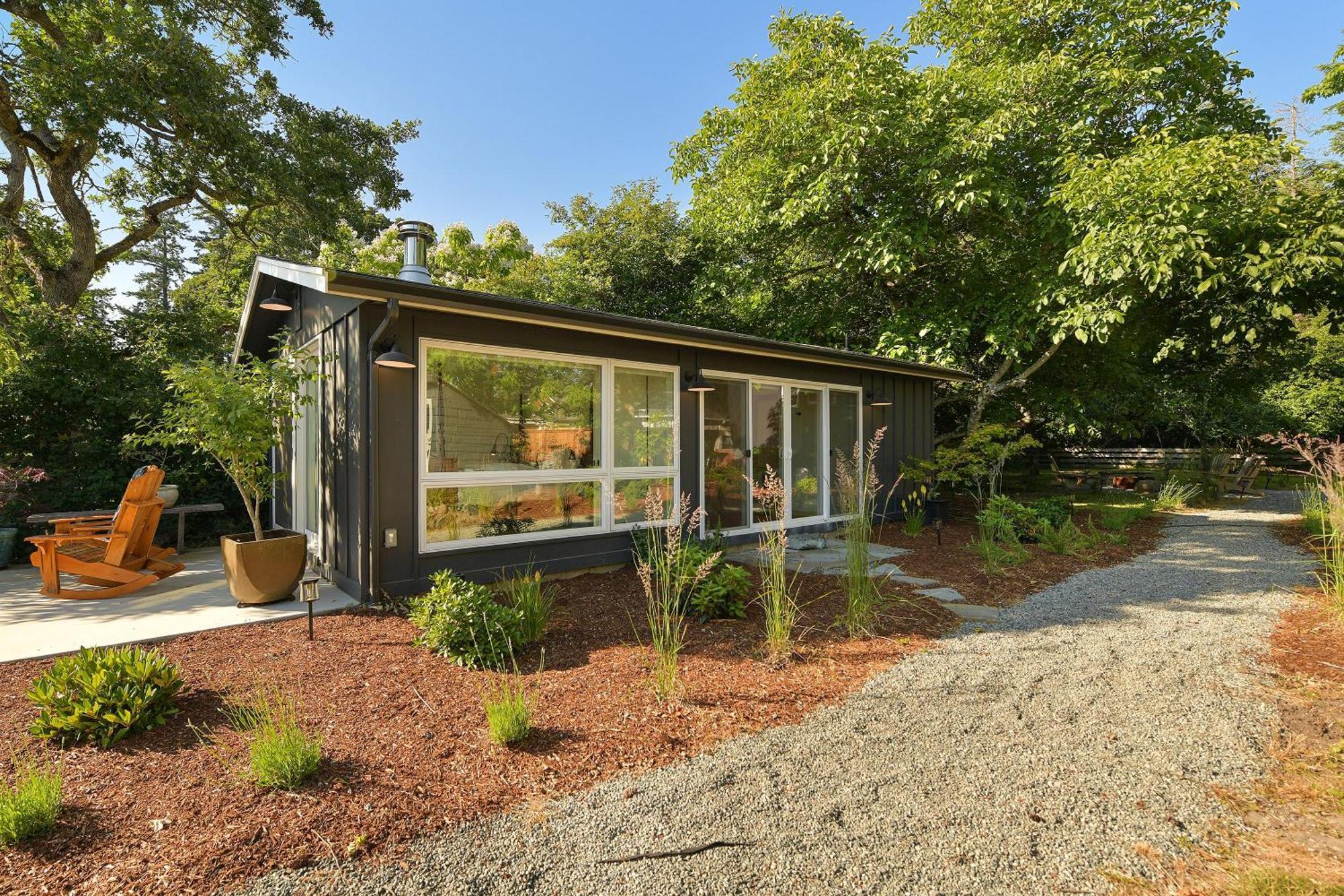 The Bayside Cottage North Saanich Exterior photo
