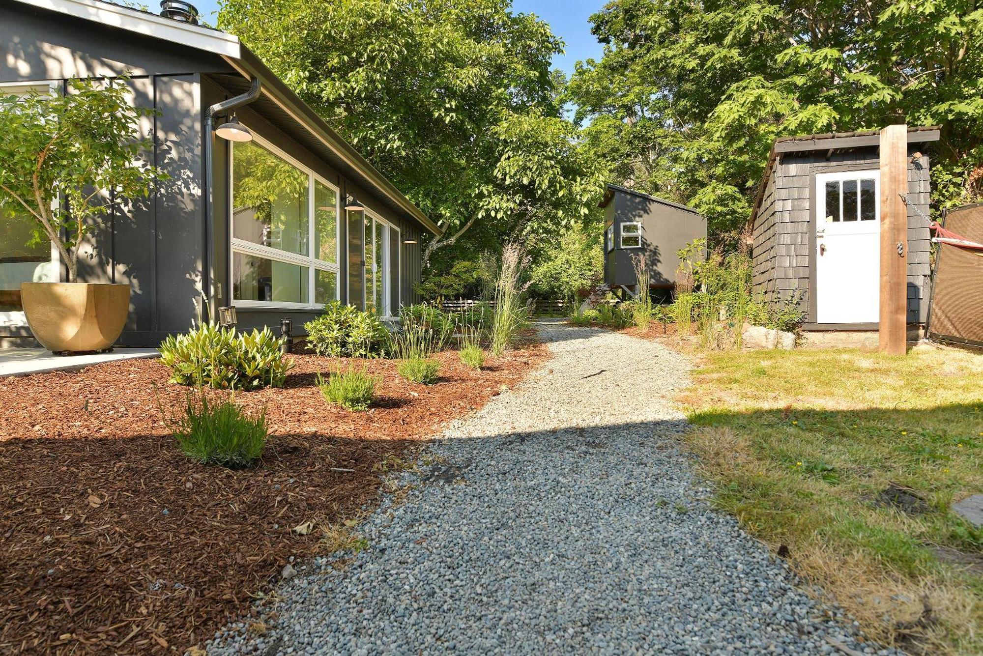 The Bayside Cottage North Saanich Exterior photo